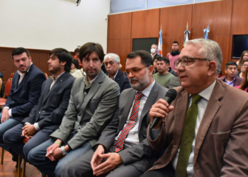 Julio Bravo, junto a intendentes, comisionados municipales y organizaciones no gubernamentales dialogaron sobre la Reformar Parcial de la Constitución