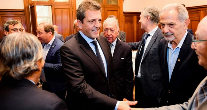 La UIA le pidió al Gobierno dólares para insumos críticos y Massa reclamó que no haya abusos de los empresarios