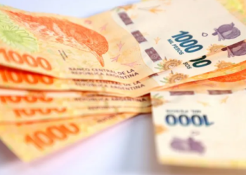 Los salarios subieron 5,5% en julio y volvieron a perder contra la inflación