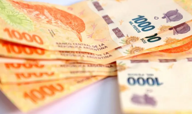 Los salarios subieron 5,5% en julio y volvieron a perder contra la inflación