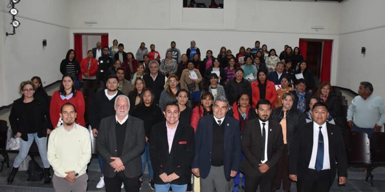 Capacitación sobre ceremonial y protocolo