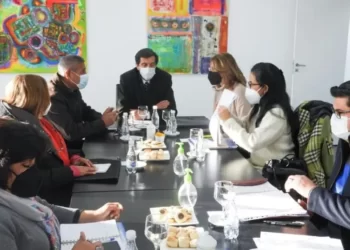 Gremios y representantes del Gobierno de Jujuy reunidos para tratar las paritarias 2022