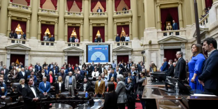 Oficialismo y oposición, unidos por un día: acordaron descongelar y aumentar sueldos de legisladores