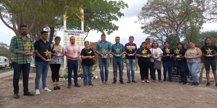 El Intendente Julio Bravo y el conjunto con Estrellas Amarillas