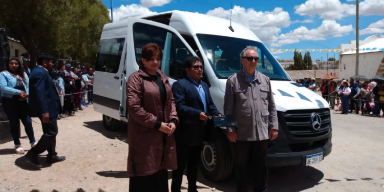 El Gobierno Provincial entregó una Trafic al pueblo de El Aguilar en el día de su patrona