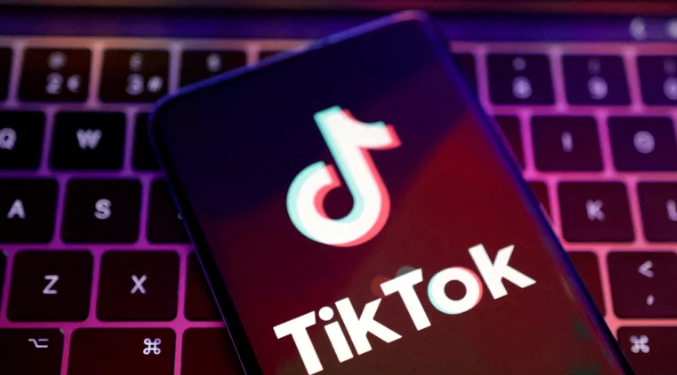 La Cámara de Representantes de Estados Unidos prohibió el uso de TikTok en sus dispositivos oficiales para prevenir el espionaje chino