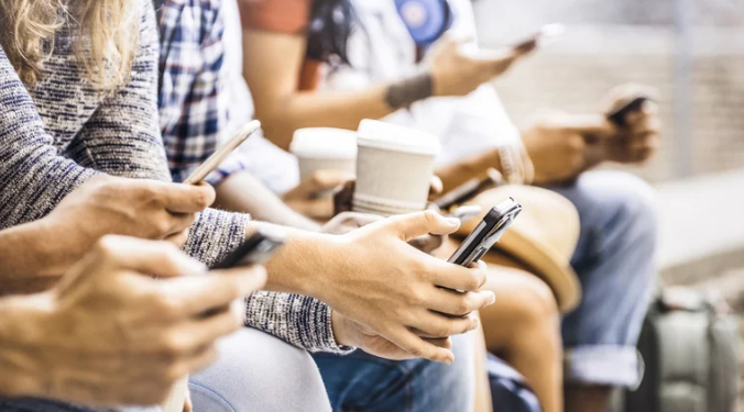 Tarifas de celulares e Internet: autorizaron subas mensuales en torno al 4% hasta abril para alinearlas con Precios Justos