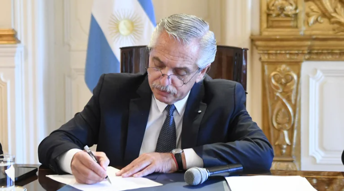 El Gobierno planea convocar a sesiones extraordinarias antes del fin de semana: la Corte y la economía, temas centrales del temario