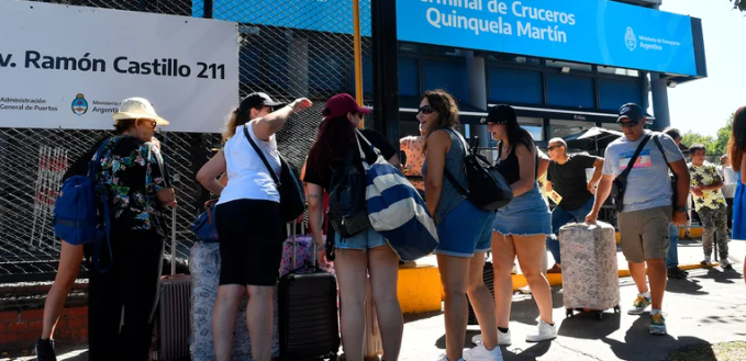 Más de 500 parejas swingers arribaron a Buenos Aires en un crucero