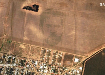 Un satélite captó la cara «sembrada» de Messi en el campo