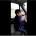“¡Dale boludo, llevalo derechito!”: la imprudencia de un padre que filmó a su hijo de 7 años mientras manejaba en plena autopista
