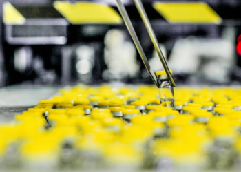 La vacuna bivalente argentina ARVAC contra el COVID avanza a paso firme y promete frenar a Ómicron y sus subvariantes