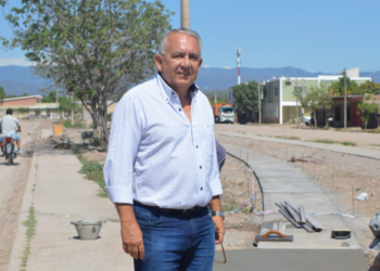 Julio Bravo visitó los avances en el Parque Lineal I