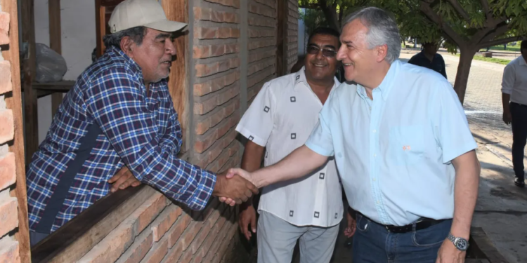 Morales inauguró adoquinado e iluminación en Vinalito