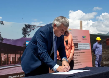 La energía de Cauchari llega a La Almona y se hace escuela