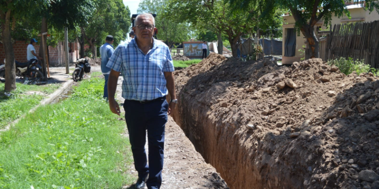 En marcha la instalación de la red de cloaca en el sector José Gabriel