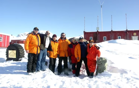 Tragedia en la Antártida: la dramática muerte de dos argentinos en una profunda grieta y una promesa cumplida