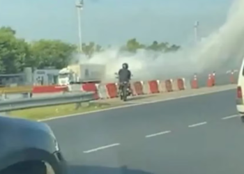 El intendente de Ituzaingó declaró la alerta sanitaria tras el vuelco de un camión que transportaba químicos
