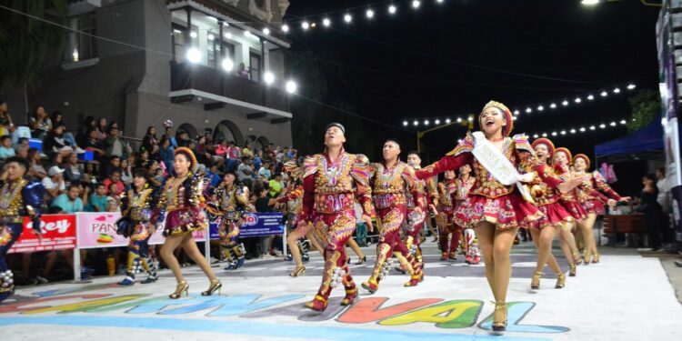 Miles de espectadores disfrutaron de la primera noche de corsos