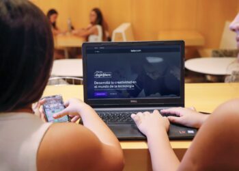 Telecom invita a niñas y adolescentes a iniciarse en el mundo de la tecnología