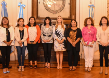 Tulia Snopek entregó reconocimiento a mujeres solidarias jujeñas
