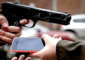 “Dame el celular o te exploto la pierna”, la indignante y violenta reacción de un ladrón a un hombre mayor