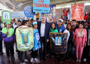 Gerardo Morales entregó subsidios, víveres y pasajes para el traslado de las bandas de sikuris