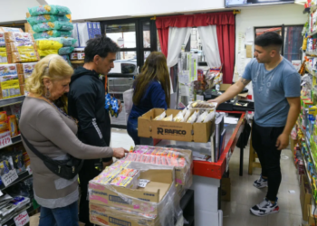 La inflación no cesa y los precios de los alimentos subieron casi 9% en marzo, en los barrios populares