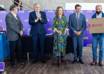 Gerardo Morales estuvo presente en la entrega de 199 equipos a instituciones educativas de toda la provincia