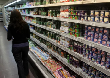 La inflación fue de 7,7% en marzo y alcanzó 104,3% en el último año