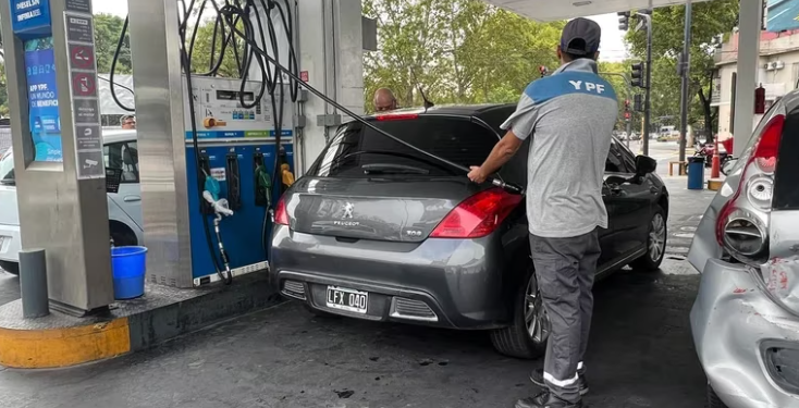 Naftas en Precios Justos: el 15 de abril habrá un aumento del 4% por mes hasta julio