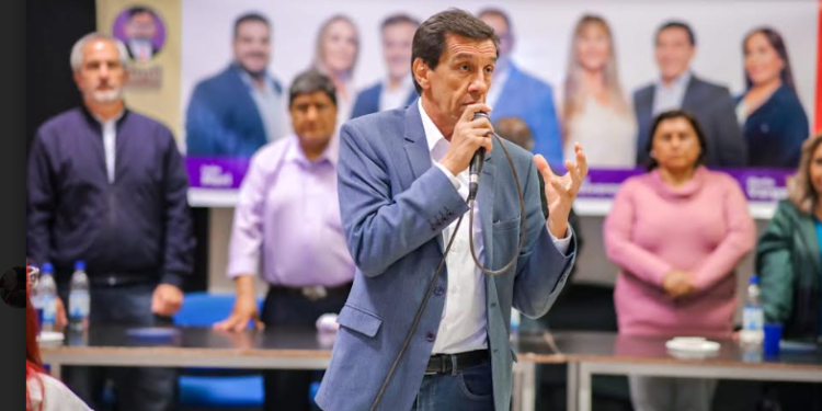 Viviendas y más empleo, principales compromisos de Carlos Sadir