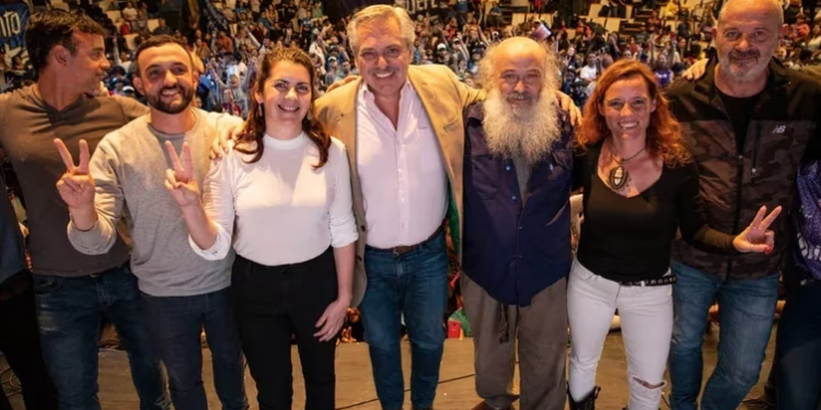 Los movimientos sociales oficialistas celebraron la decisión “responsable” de Alberto Fernández por no buscar su reelección presidencial