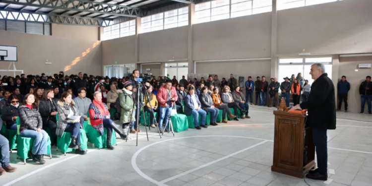 Morales destacó la educación para el trabajo durante la inauguración de un edificio escolar en Abra Pampa