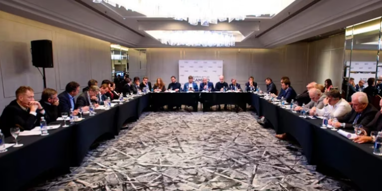 Cumbre de JxC: los presidenciables debatieron el programa económico y cuestionaron la dolarización de Milei