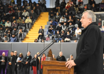 Gerardo Morales entregó becas y reafirmó «el rumbo de la cultura del trabajo y el esfuerzo»