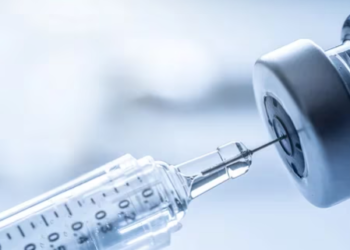 Nuevas recomendaciones sobre las vacunas COVID: quiénes y cuándo deben aplicarse los refuerzos