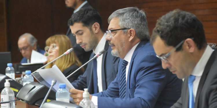 Se aprobaron los pedidos de licencia del Gobernador y de legisladores provinciales