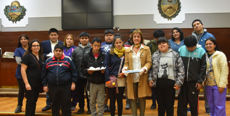 En el Día de la Escarapela alumnos de la Fundación Sentir visitaron la Legislatura