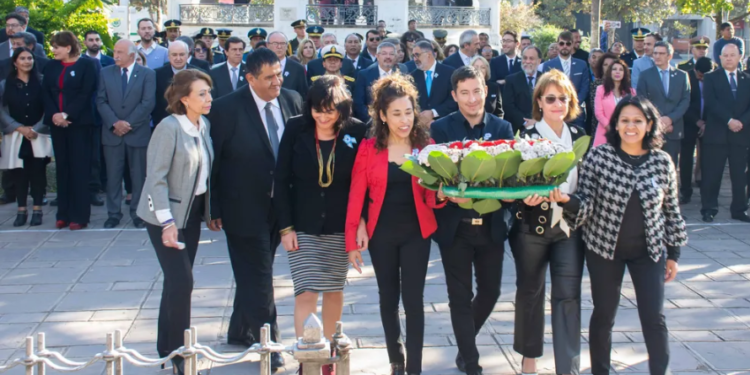 Los Constituyentes realizaron una ofrenda floral en el Día de la Patria