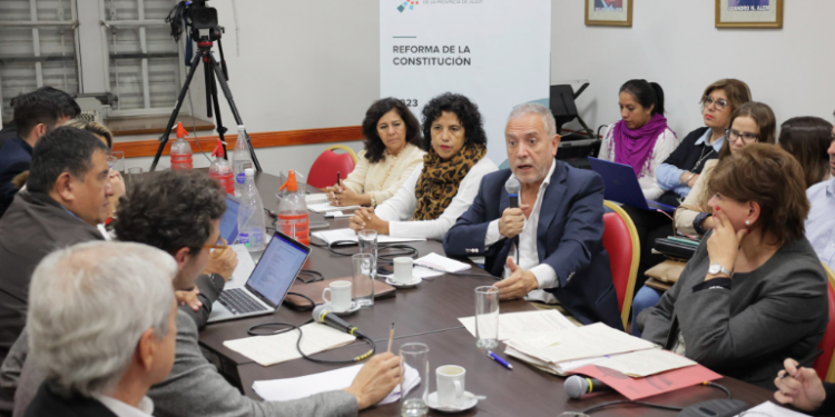 Expertos gubernamentales y expertos técnicos del Colegio de Ingenieros de Jujuy informaron enfoques relativos a cambio climático, transición energética e inteligencia artificial