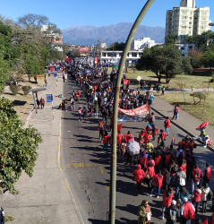 La convención constituyente tratará la reglamentación del derecho a la protesta y la prohibición de piquetes y cortes de calles