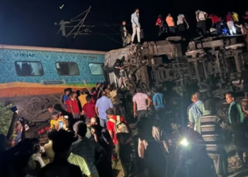 Al menos 70 muertos y más de 350 heridos tras un choque de trenes en India