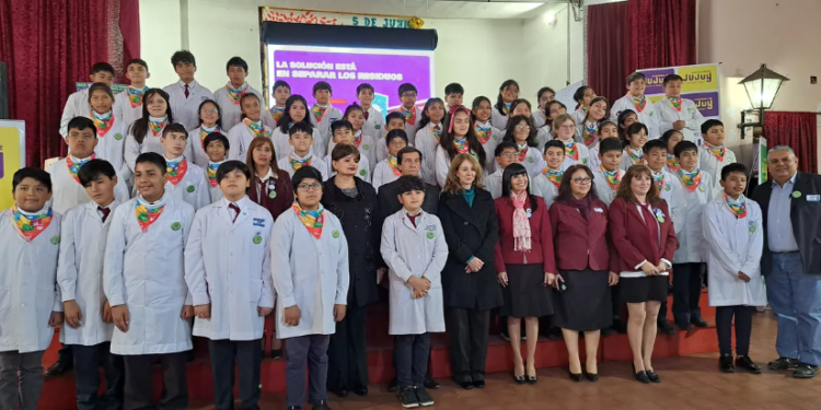 Día del Ambiente: Realizaron el Compromiso Ambiental y presentaron Escuela Sustentable