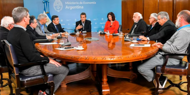 Con críticas a Larreta, Massa confirmó que se levantó el paro de colectivos