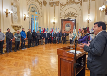 Locutores recordaron su día en Casa de Gobierno