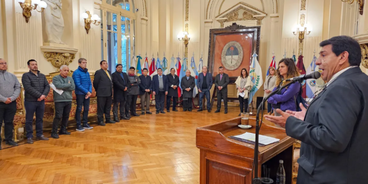Locutores recordaron su día en Casa de Gobierno