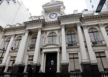 Dólar: el Gobierno interviene para acotar la suba y refuerza el control a las importaciones a la espera del FMI