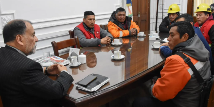 El Gobierno de la Provincia recibió a trabajadores de mina El Aguilar