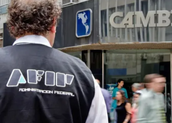 Dólar: el Gobierno confirmó que seguirán los allanamientos en la City